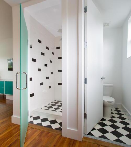 غرفة قياسية سرير كينج, The Vagabond