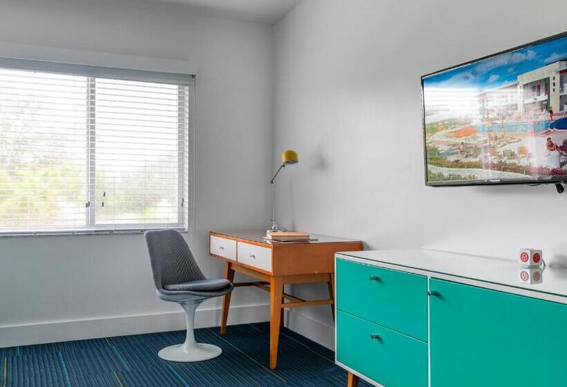 جناح ديلوكس سرير كينج, The Vagabond