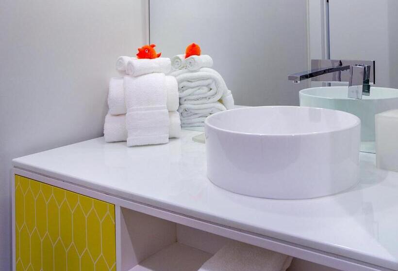 جناح ديلوكس سرير كينج, The Vagabond