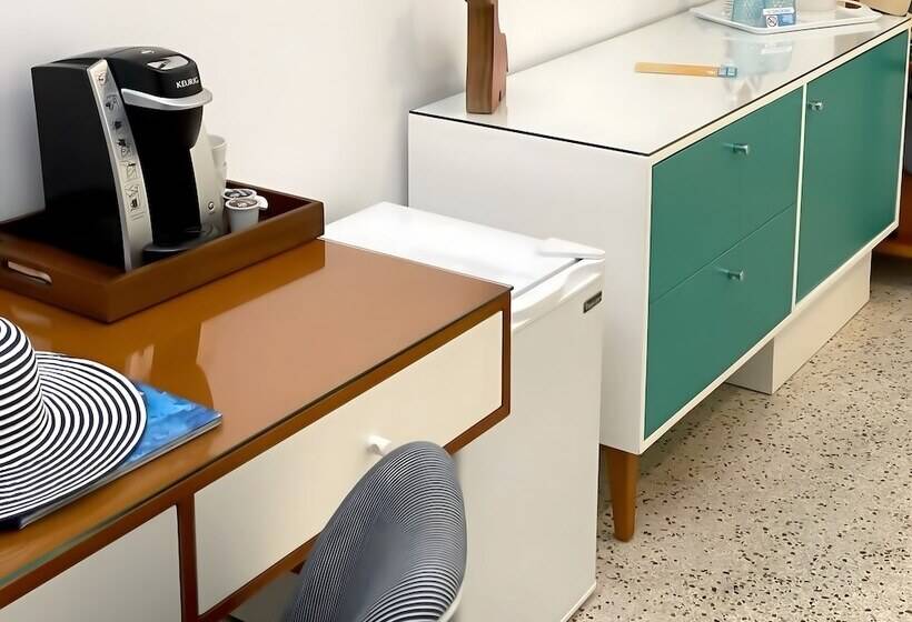 غرفة قياسية, The Vagabond