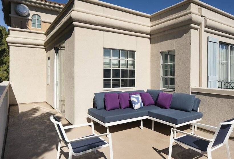 جناح, The Westin Palo Alto