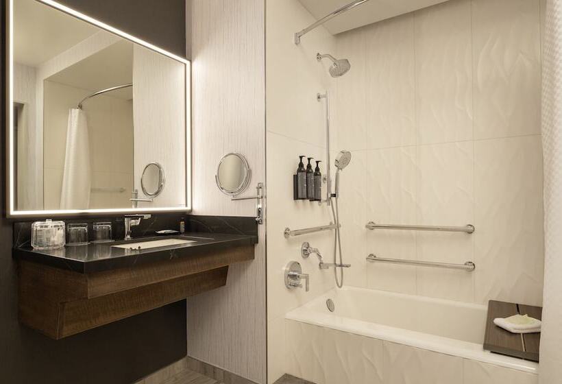 جناح مزوَّد بشرفة, The Westin Palo Alto