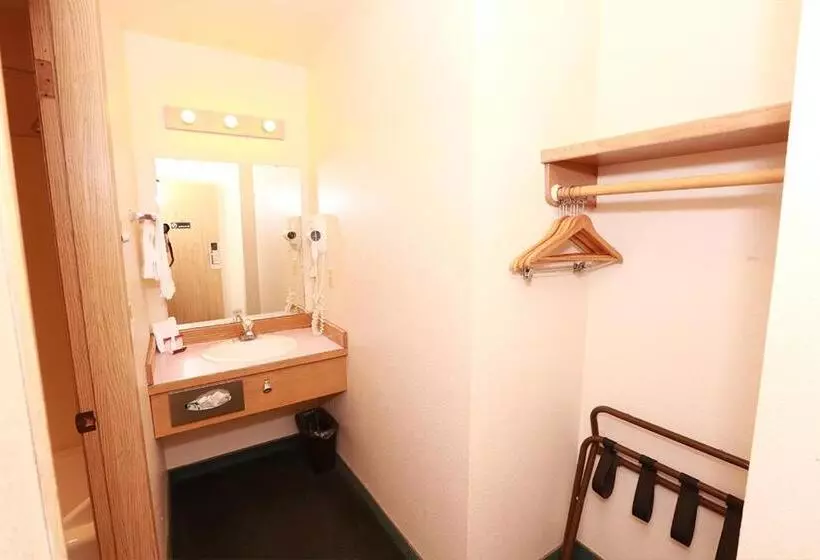 Standard-huone King-vuode, Village Inn & Suites Marysville