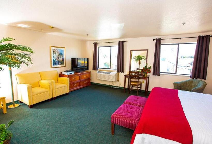 מיטת קינג בסוויטה, Village Inn & Suites Marysville