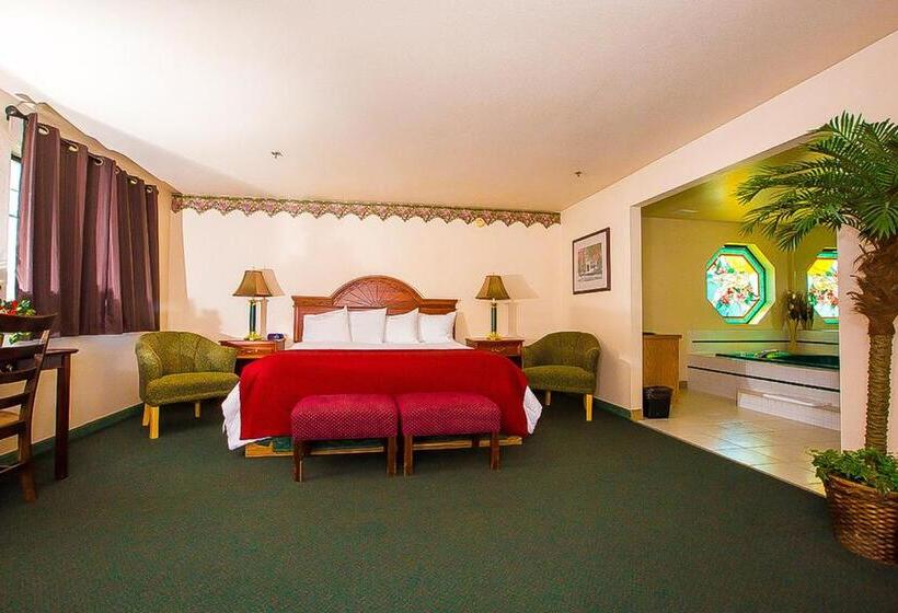 מיטת קינג בסוויטה, Village Inn & Suites Marysville