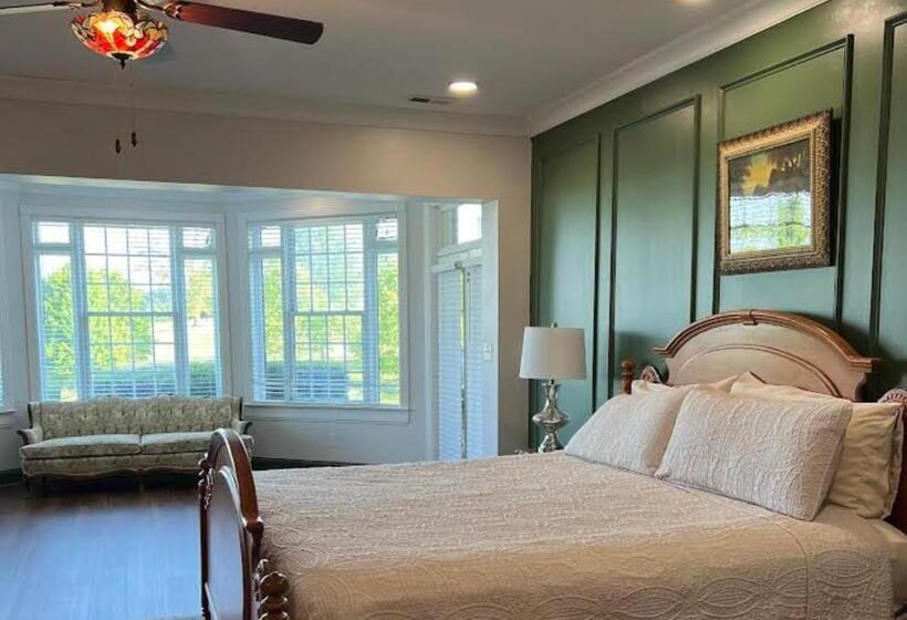 جناح سوبيريور, Whitestone Inn