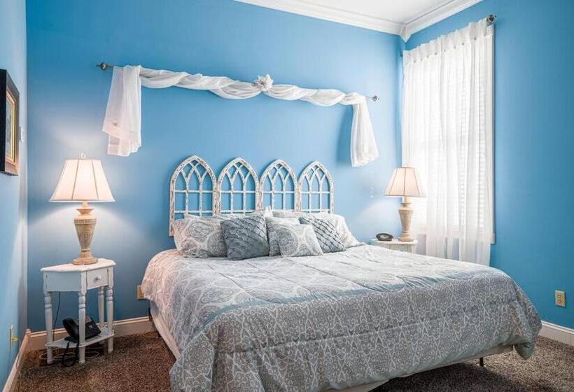 جناح, Whitestone Inn