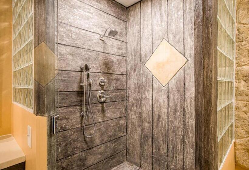 جناح مطل على البحر, Whitestone Inn