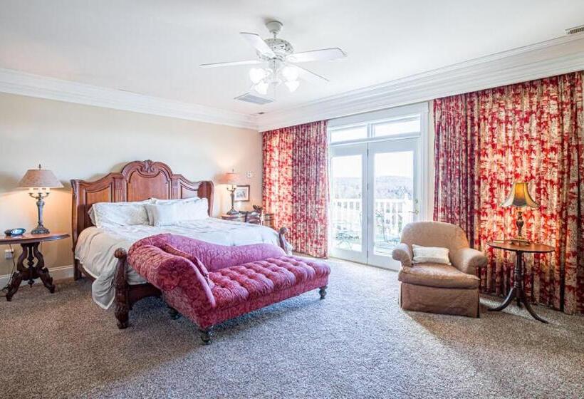 جناح مزوَّد بشرفة, Whitestone Inn