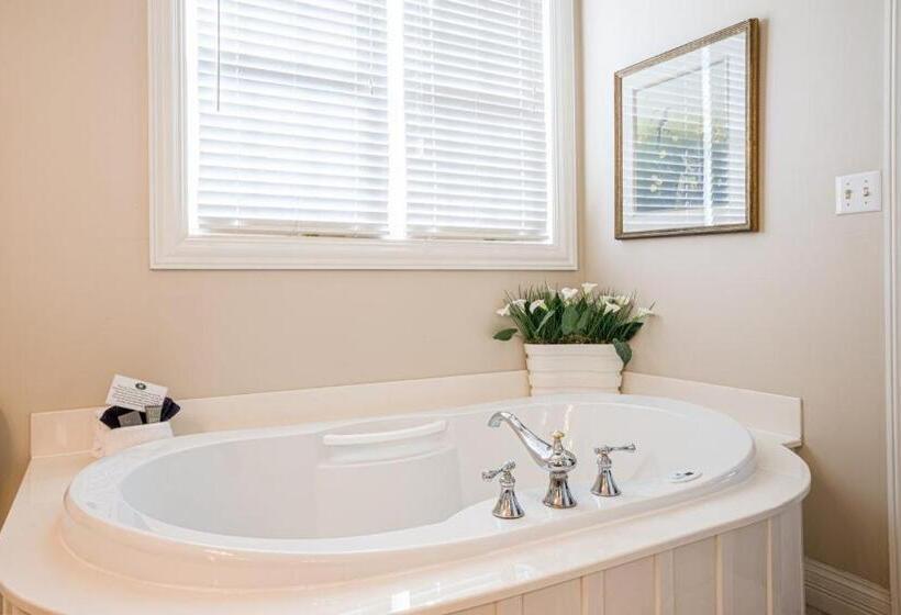 جناح, Whitestone Inn