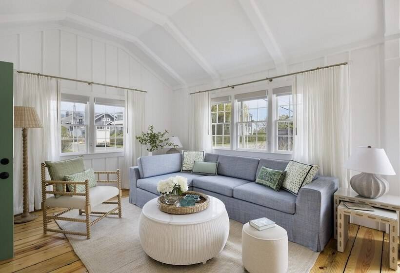 1ベッドルームハウス, White Elephant