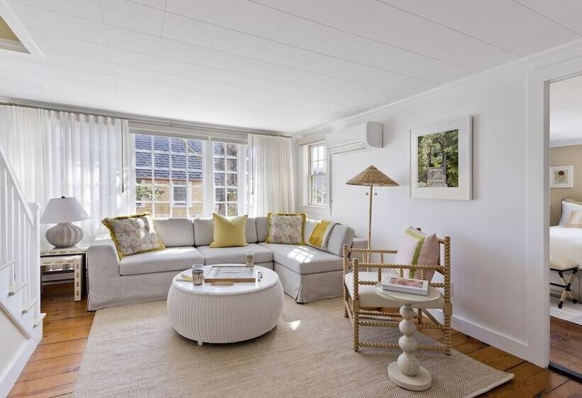 3ベッドルームハウス, White Elephant