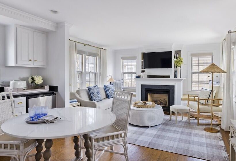 2ベッドルームハウス, White Elephant