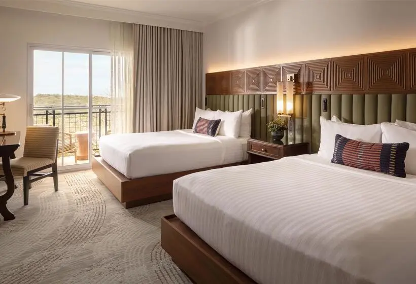 Deluxe Room Queen Bed