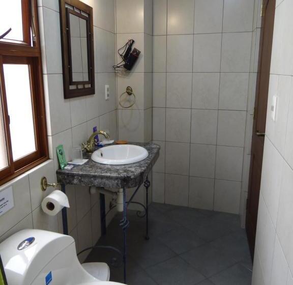 اتاق استاندارد یک نفره, Hostal Bivouac