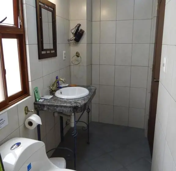 اتاق استاندارد یک نفره, Hostal Bivouac
