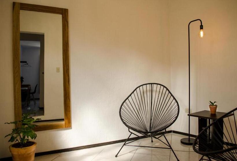 디럭스 룸, Estacion Alameda