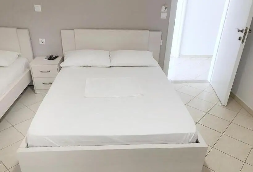 اتاق استاندارد چهارنفره با بالکن, Koks’ Guesthouse
