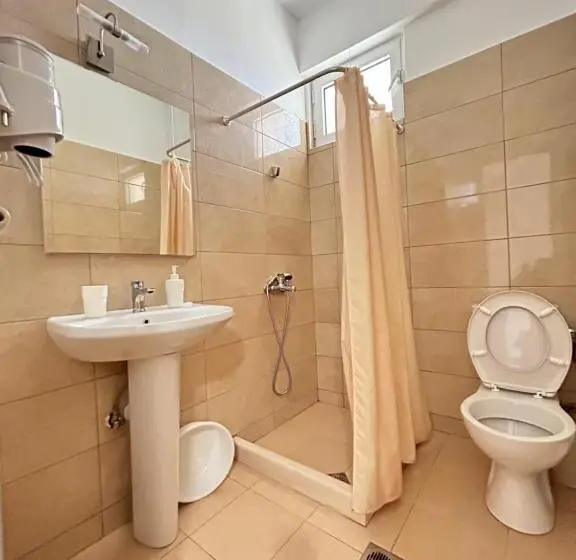 اتاق استاندارد چهارنفره با بالکن, Koks’ Guesthouse