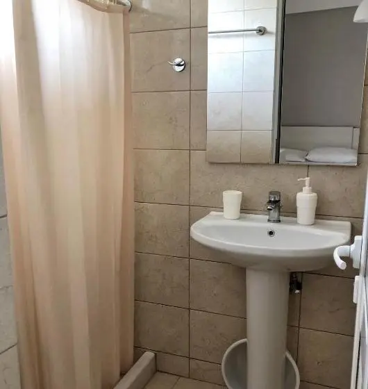 اتاق استاندارد چهارنفره با بالکن, Koks’ Guesthouse
