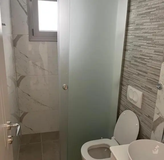اتاق لوکس با بالکن و چشم‌انداز دریا, Koks’ Guesthouse