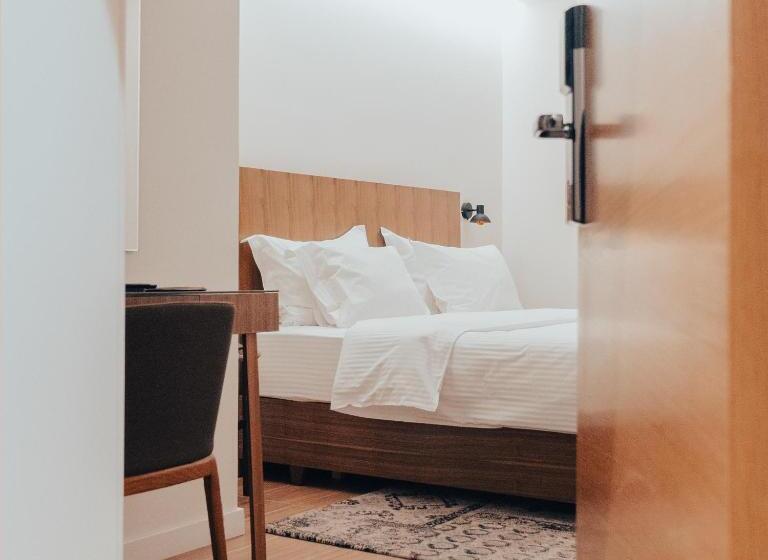 غرفة قياسية, Theatro City Center