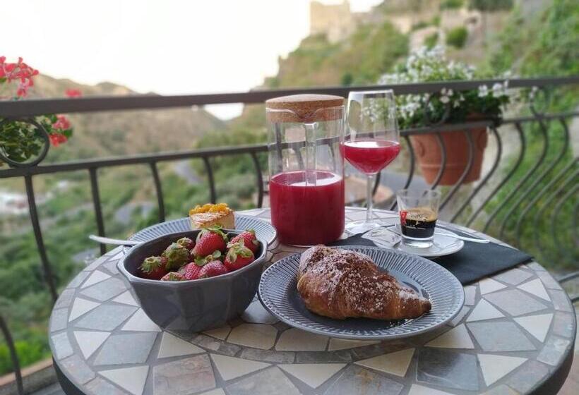 Люкс с Террасой, Pentefur