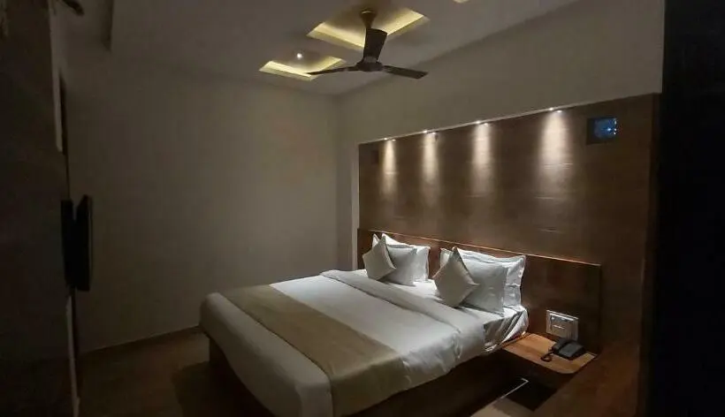 デラックスルーム, Leela Vilas Pushkar  A Boutique
