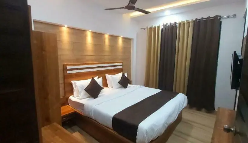 デラックスルーム, Leela Vilas Pushkar  A Boutique