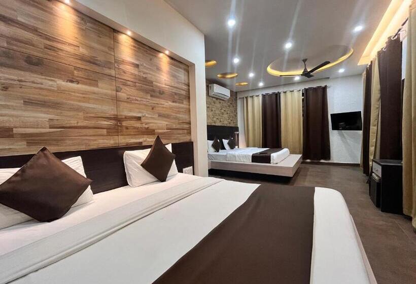 Четырехместный Номер Deluxe, Leela Vilas Pushkar  A Boutique