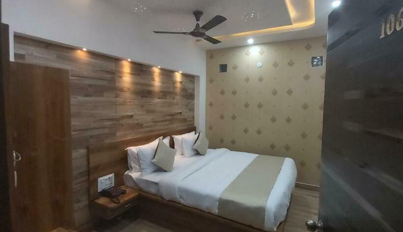 اتاق لوکس, Leela Vilas Pushkar  A Boutique