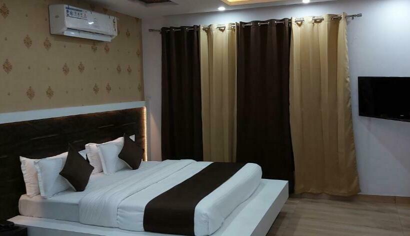 Трехместный Номер Deluxe, Leela Vilas Pushkar  A Boutique