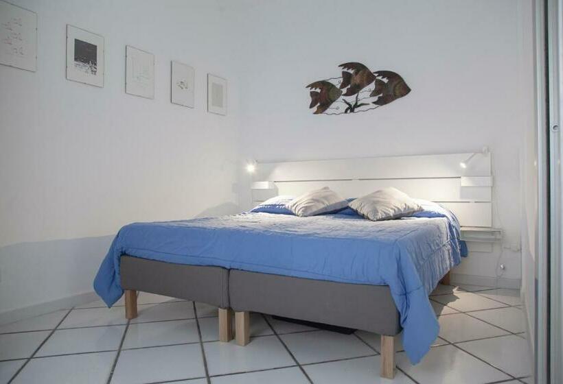 سوئیت 2 خوابه, Poly's House