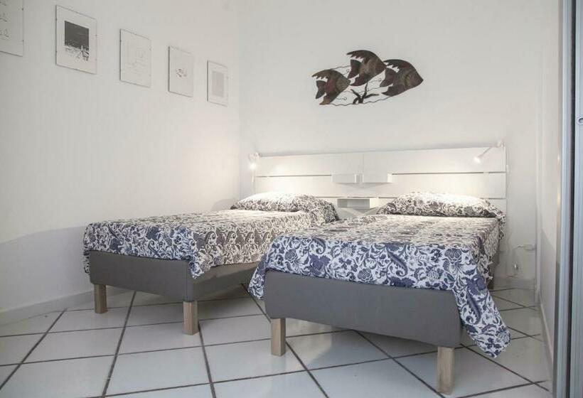 سوئیت 2 خوابه, Poly's House