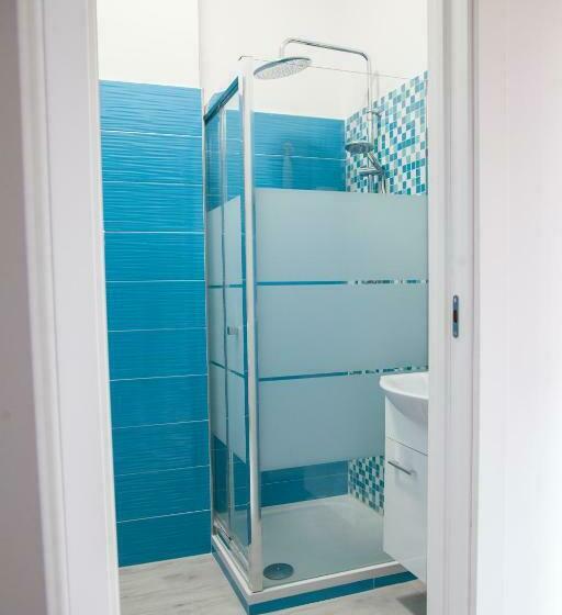 سوئیت 2 خوابه, Poly's House