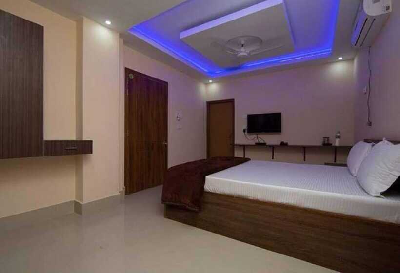 Quarto Deluxe, Goroomgo Polo Imphal
