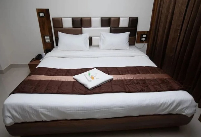 Quarto Deluxe, Goroomgo Polo Imphal