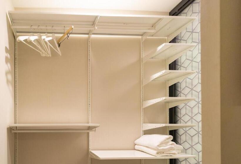 اتاق خانوادگی, Z Zpaze