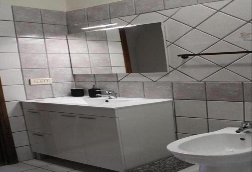 غرفة قياسية, La Corte Di Sofia