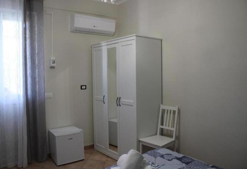 غرفة قياسية, La Corte Di Sofia