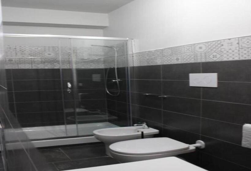 غرفة قياسية, La Corte Di Sofia