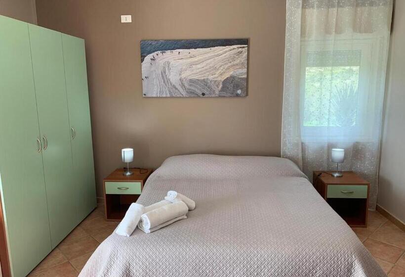 غرفة قياسية ثلاثية مزودة بشرفة, La Corte Di Sofia