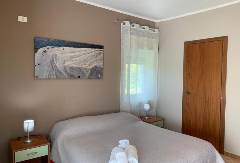 غرفة قياسية ثلاثية مزودة بشرفة, La Corte Di Sofia