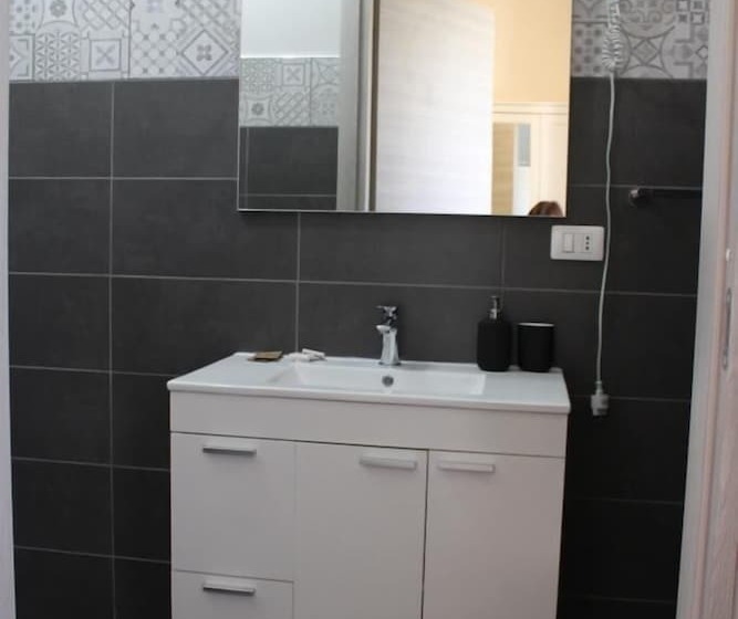 غرفة قياسية, La Corte Di Sofia