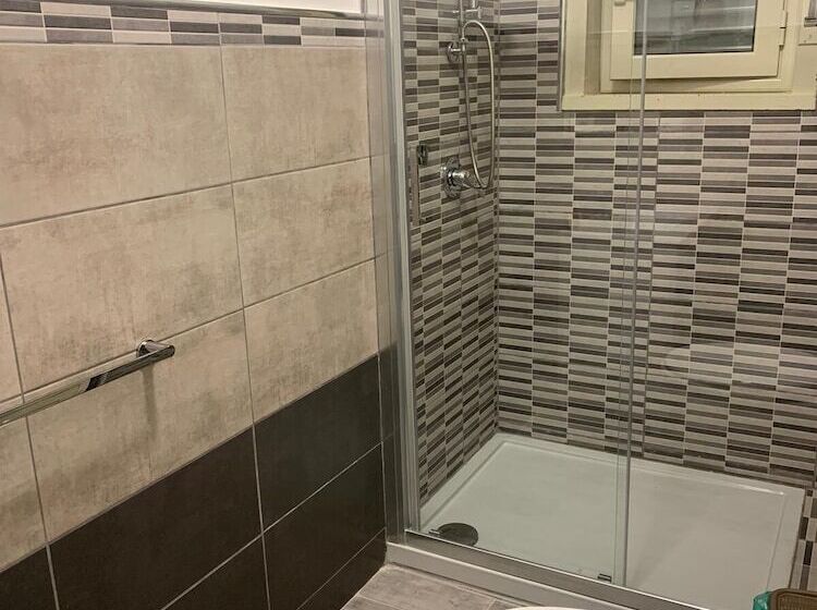 غرفة قياسية, La Corte Di Sofia