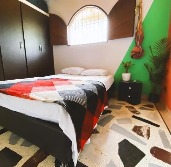اتاق اکونومی, Tia Chela Hostel