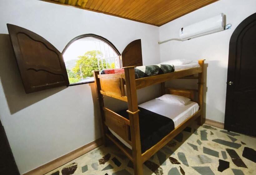 ベーシックトリプルルーム, Tia Chela Hostel