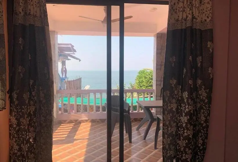 オーシャンビューデラックスルームバルコニー付き, Seafront Guest House