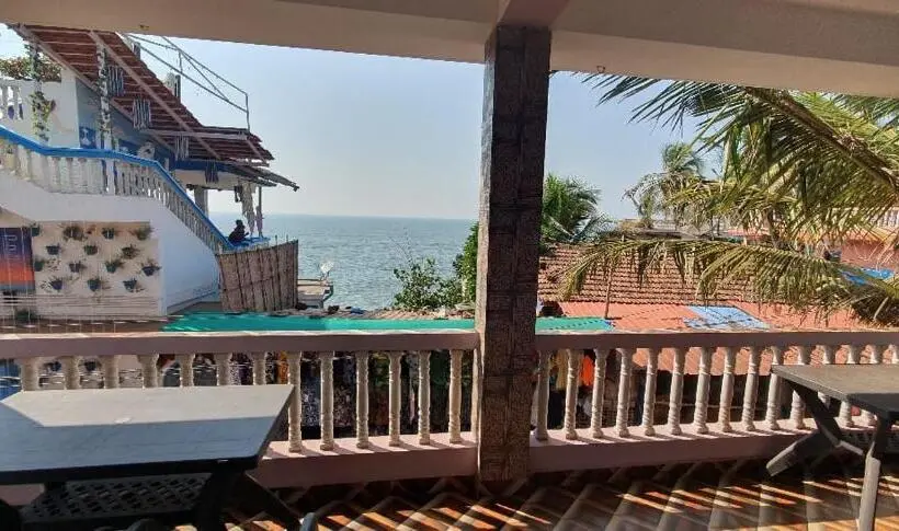 オーシャンビューデラックスルームバルコニー付き, Seafront Guest House