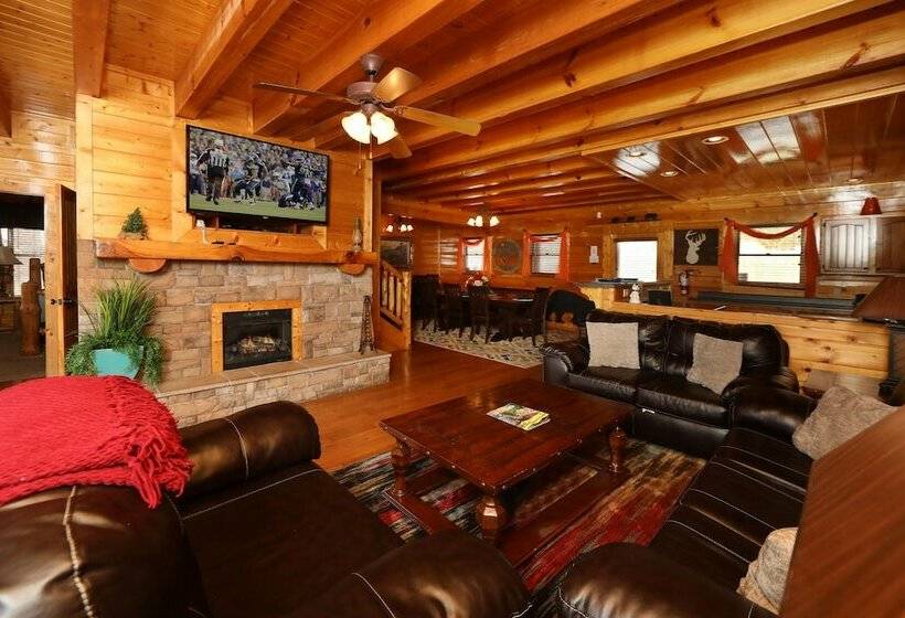 キャビン, Ridgetop Theatre Lodge   Six Bedroom Cabin